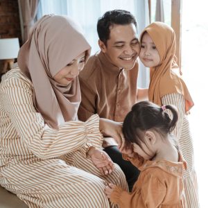 Adab terhadap Orang Tua Menurut Al-Qur’an dan Hadits