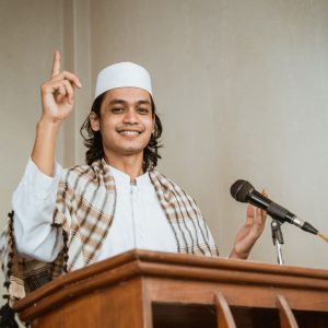 Santri Pondok Pesantren Menggelar Kegiatan Khitobah untuk Melatih Dakwah